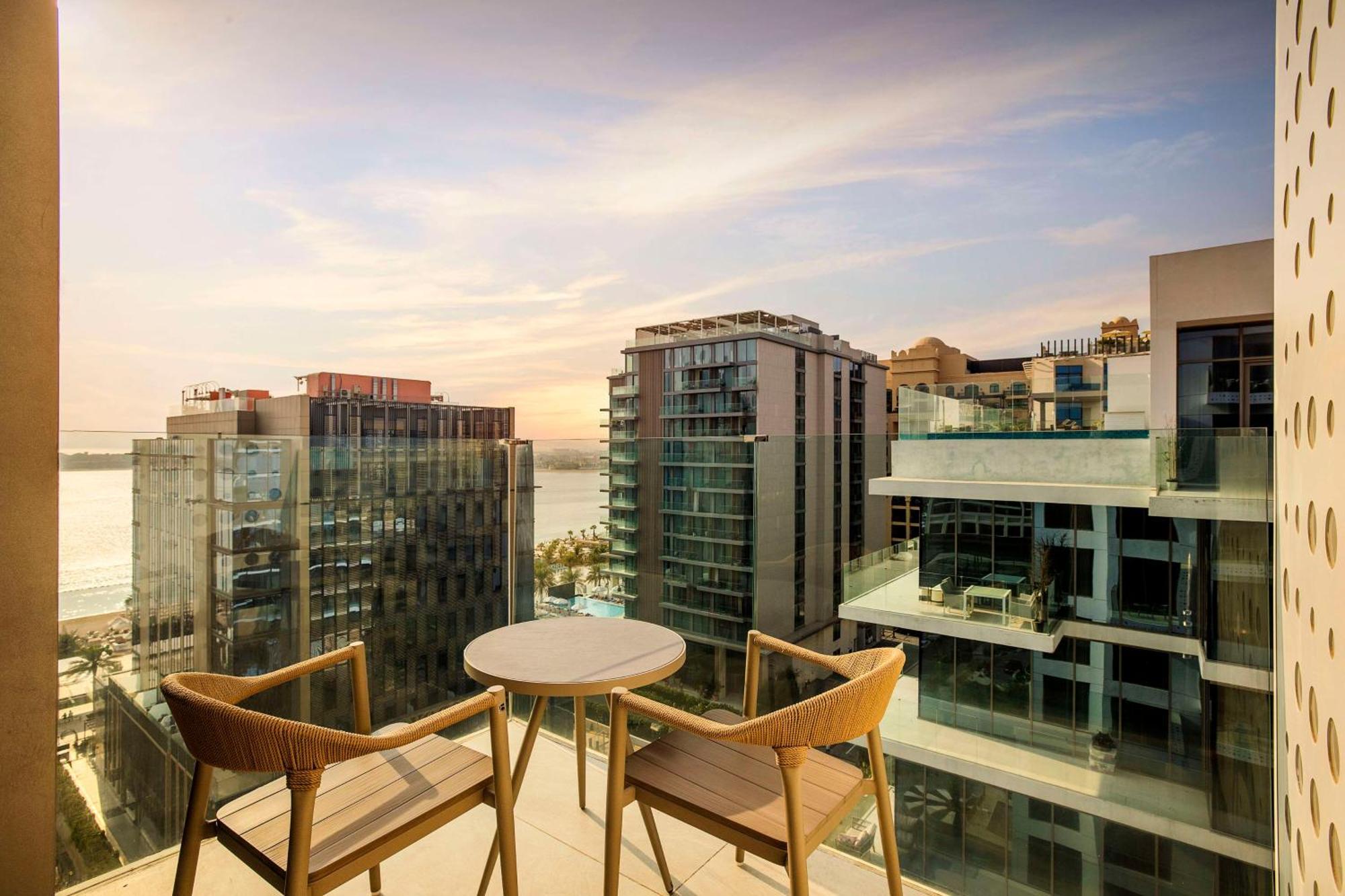 Tumbi West Palm Beach Hotel Dubai,Tapestry Collection Hilton Exteriör bild